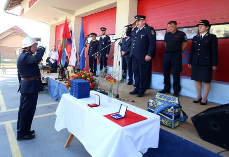 100 letnica PGD Begunje  gasilska parada 01 Foto Ljubo Vukelič